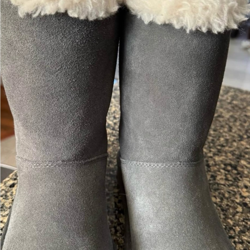 Koolaburra Gray Winter Boots with Cream Fur